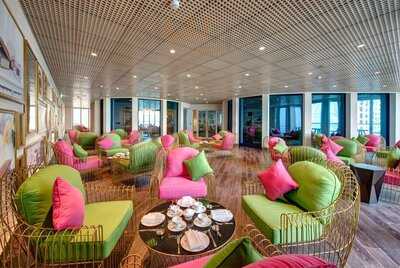 ‪the Champagne And Tea Lounge‬