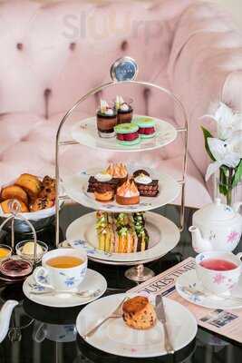 ‪the Champagne And Tea Lounge‬