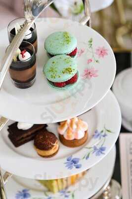 ‪the Champagne And Tea Lounge‬