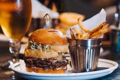 ‪nelson's Sports Bar‬