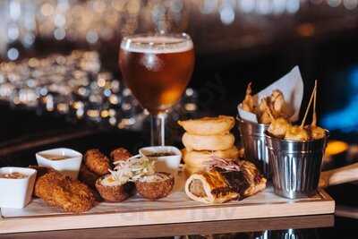 ‪nelson's Sports Bar‬