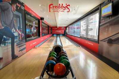 ‪freddy's Restrocafe Bowling‬