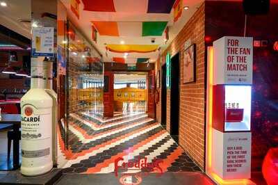 ‪freddy's Restrocafe Bowling‬