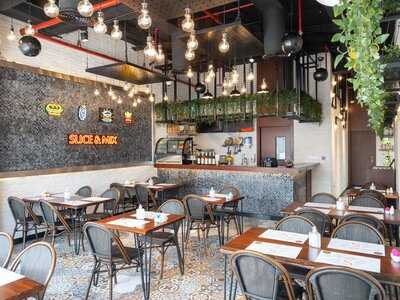 ‪slice And Mix Restaurant‬