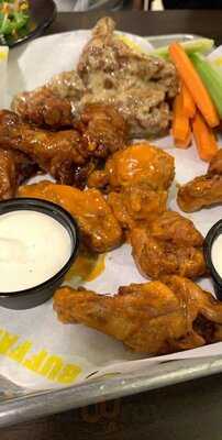 ‪buffalo Wild Wings‬