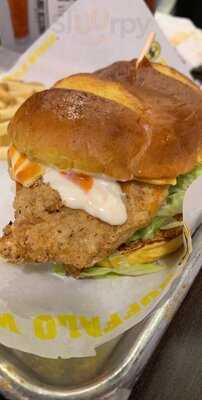 ‪buffalo Wild Wings‬