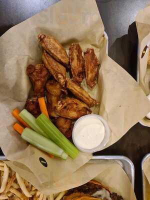 ‪buffalo Wild Wings‬