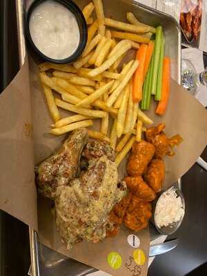 ‪buffalo Wild Wings‬