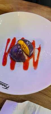 ‪glow Ice Creams‬