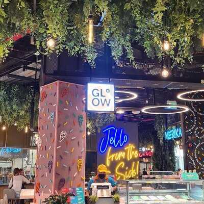 ‪glow Ice Creams‬