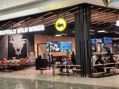 ‪buffalo Wild Wings‬