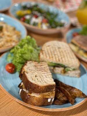 ‪unwind Speciality Boardgame Cafe‬