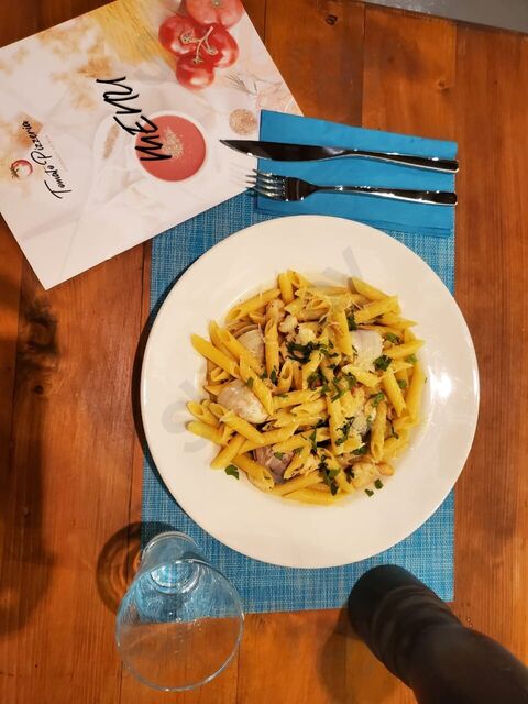 ‪tomato Pizzeria‬