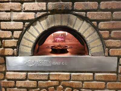 ‪tomato Pizzeria‬