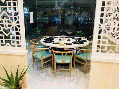 ‪dine At Moon Valley‬