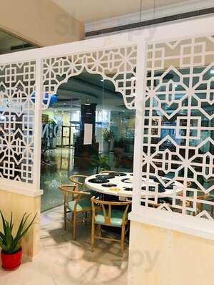 ‪dine At Moon Valley‬