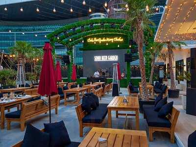 ‪soho Beer Garden‬