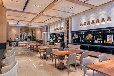 ‪the Restaurant At Address Beach Resort‬