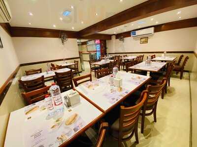 ‪metropole Restaurant Llc‬