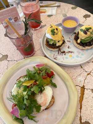 ‪brunch & Cake The Pointe‬