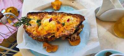 ‪brunch & Cake The Pointe‬