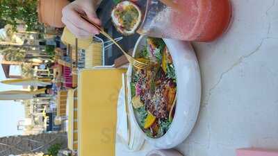 ‪brunch & Cake The Pointe‬