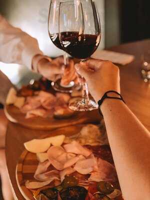 ‪the Hidden Bistro & Sports Bar‬