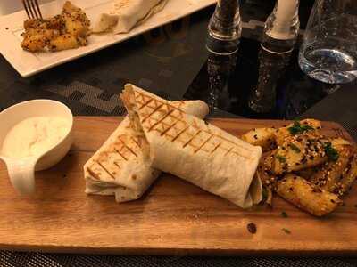 Azar Restaurant & Cafe - مطعم و مقهي آذار