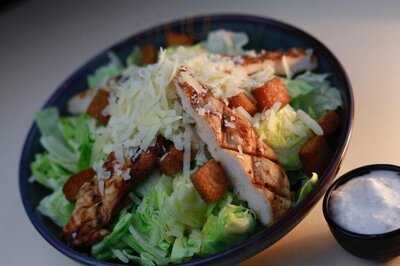 Azar Restaurant & Cafe - مطعم و مقهي آذار