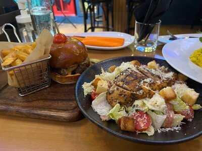 ‪the Coins English Pub‬