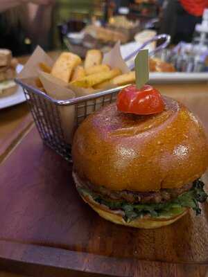 ‪the Coins English Pub‬