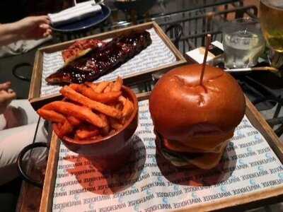 ‪atlantis Wave House‬