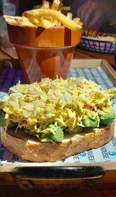 ‪atlantis Wave House‬