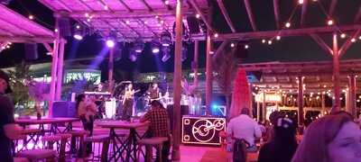 ‪atlantis Wave House‬