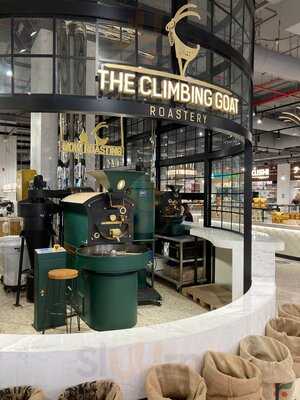 ‪the Climbing Goat‬