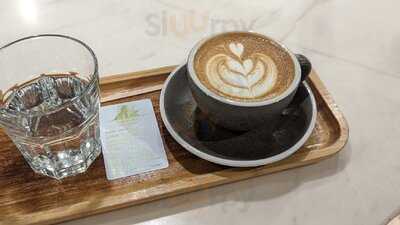 ‪the Climbing Goat‬