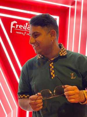 ‪freddy’s Restro Café‬