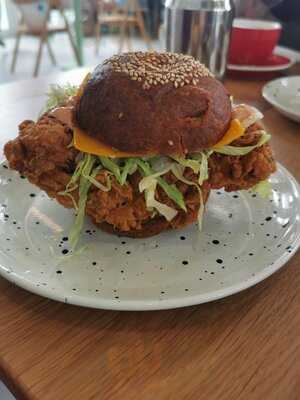 ‪friends Avenue Cafe‬