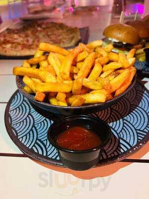 ‪stage Pool Lounge‬