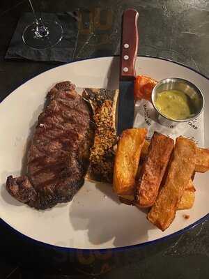 ‪joe's Backyard Gastropub‬