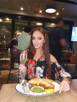 ‪joe's Backyard Gastropub‬