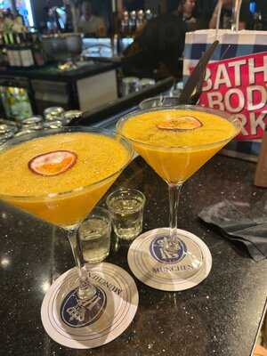 ‪joe's Backyard Gastropub‬