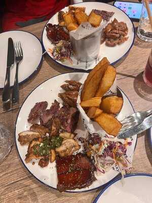 ‪joe's Backyard Gastropub‬