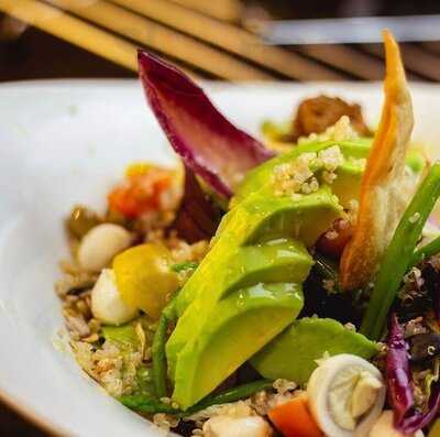 ‪tj Bakery & Deli‬