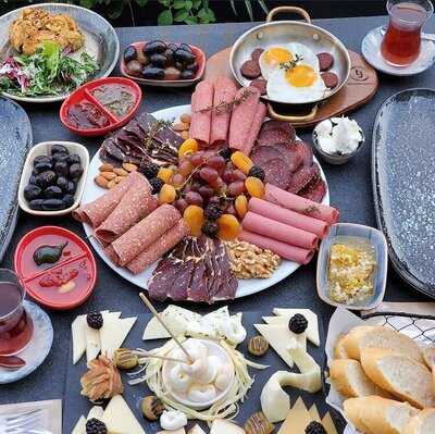 ‪tj Bakery & Deli‬