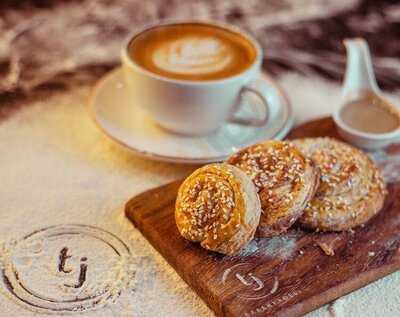 ‪tj Bakery & Deli‬