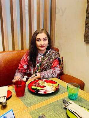 ‪world Of Curries‬