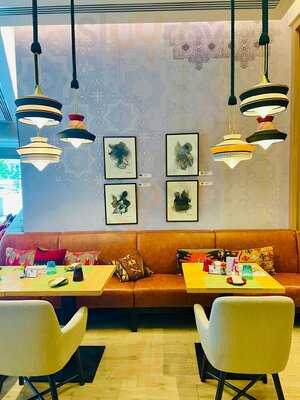 ‪world Of Curries‬