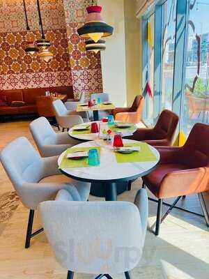 ‪world Of Curries‬