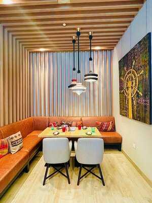 ‪world Of Curries‬